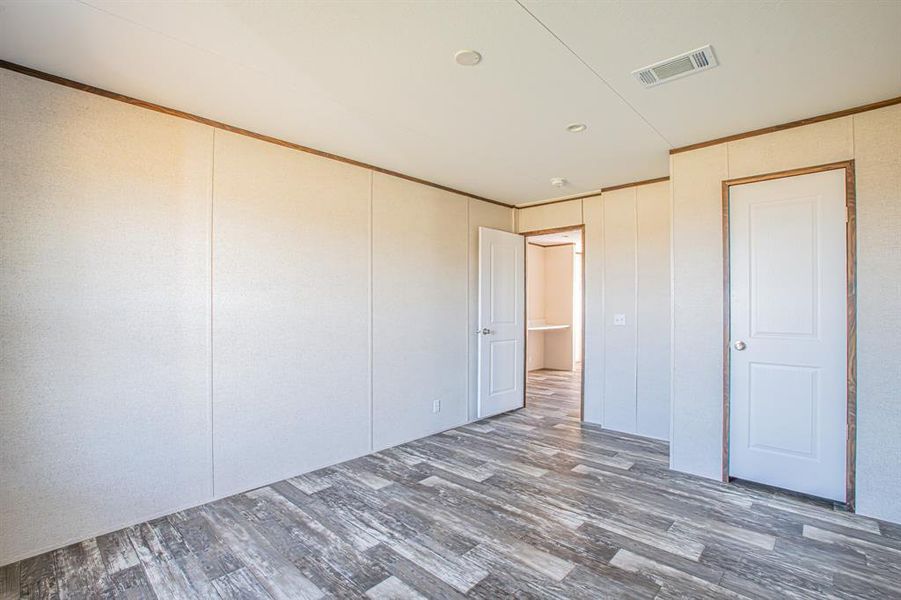 Spacious, unfurnished interior of a new home in , Bellevue (Image 25).