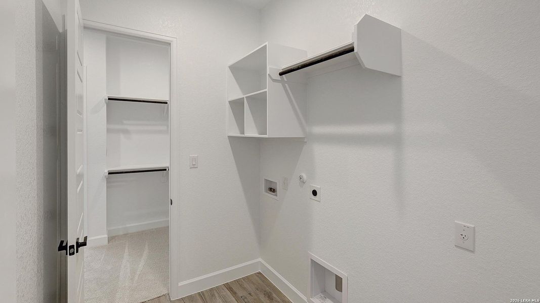 Spacious, unfurnished interior of a new home in Esperanza, Boerne (Image 25).