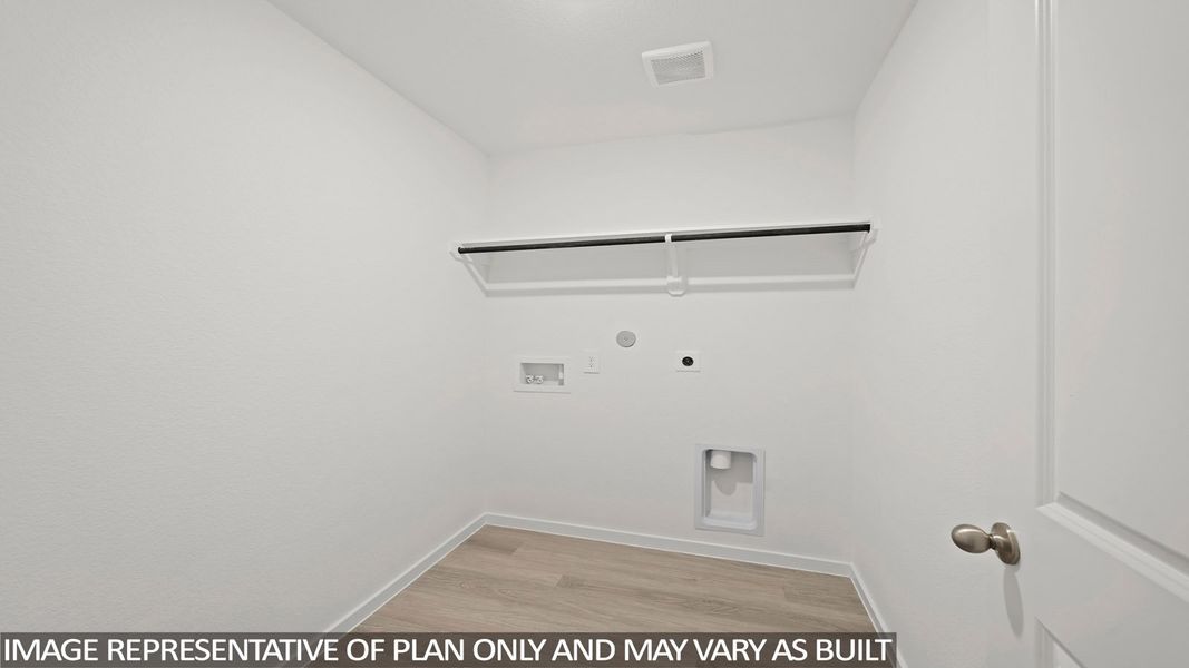 Spacious, unfurnished interior of a new home in Sunterra Lakes, Brookshire (Image 12).