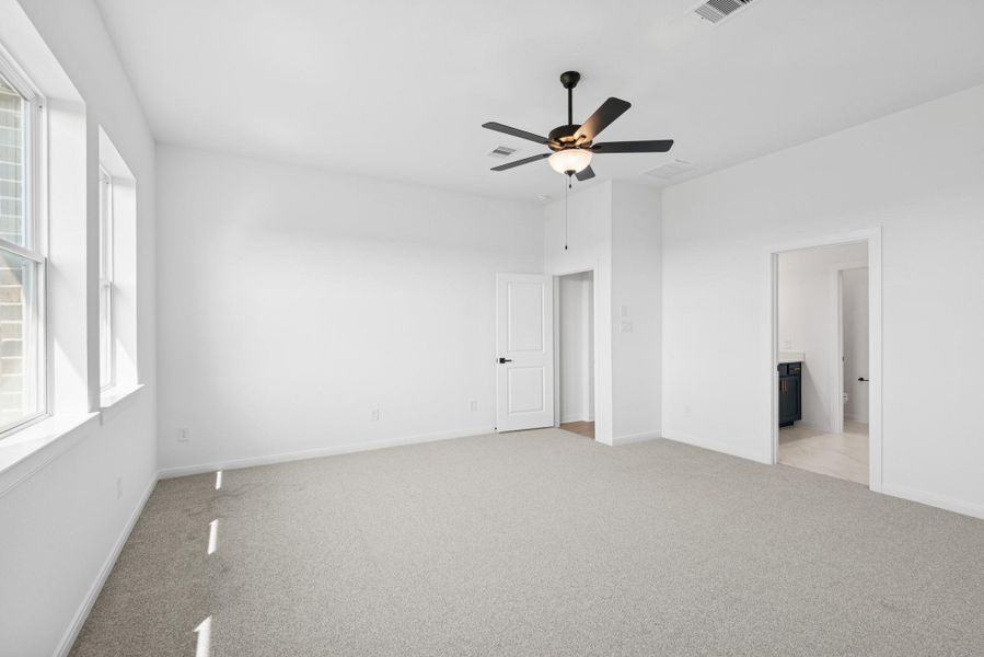 Spacious, unfurnished interior of a new home in The Grand Prairie 50’, Hockley (Image 23).