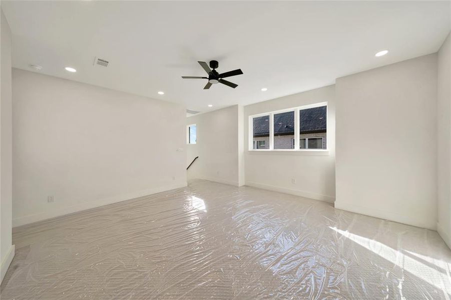 Spacious, unfurnished interior of a new home in , Garland (Image 20).