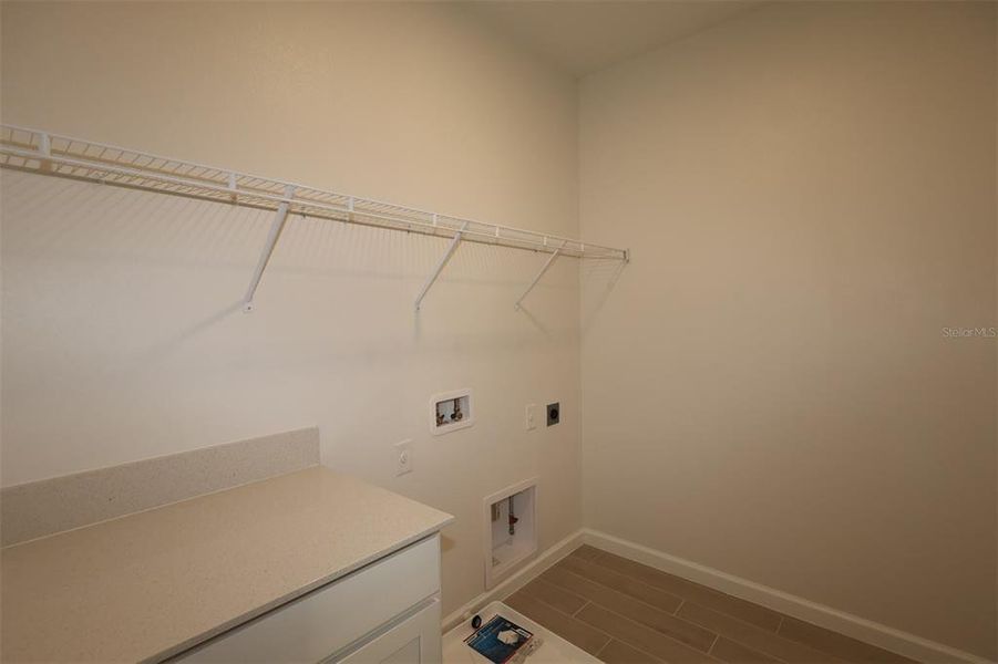 Spacious, unfurnished interior of a new home in Center Lake on the Park, St. Cloud (Image 31).