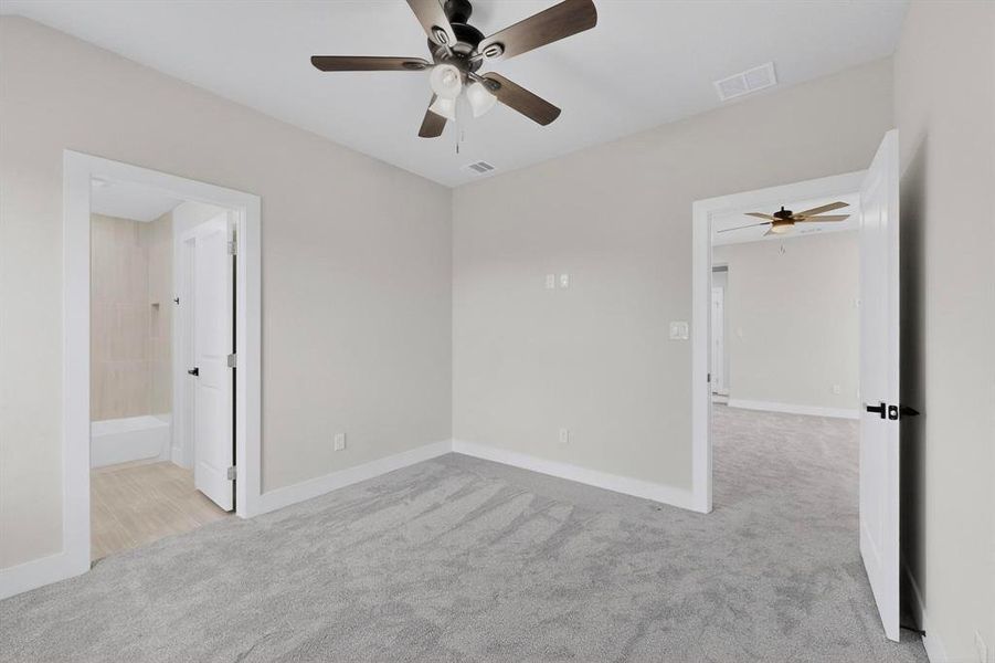 Spacious, unfurnished interior of a new home in , Rowlett (Image 31).