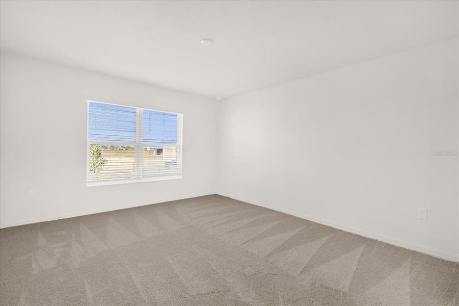 Spacious, unfurnished interior of a new home in Robins Run, Lake Wales (Image 14).