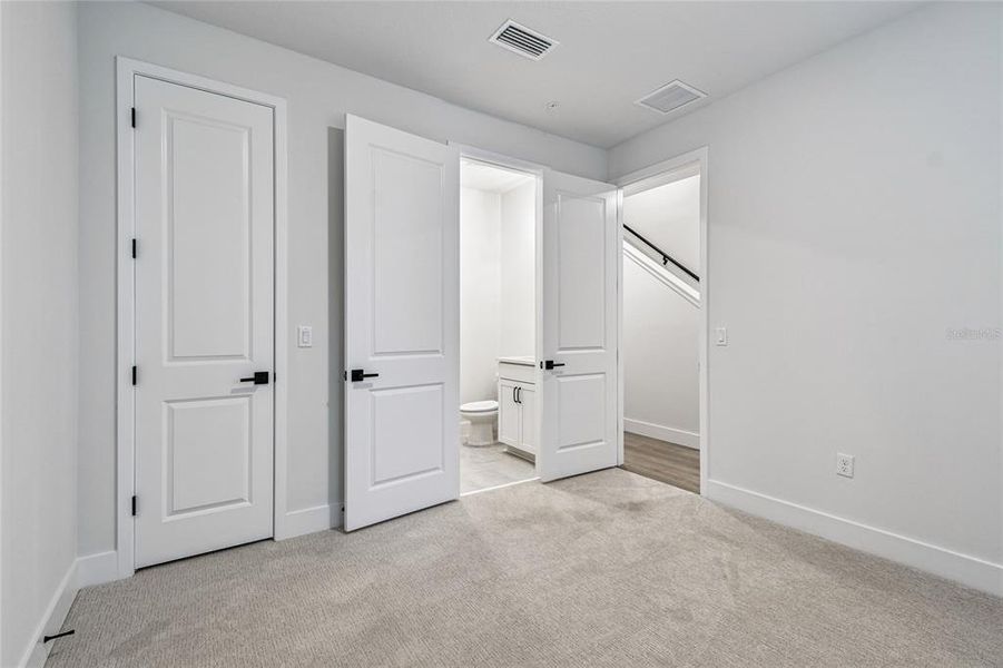 Spacious, unfurnished interior of a new home in Towns at Union, St. Petersburg (Image 29).