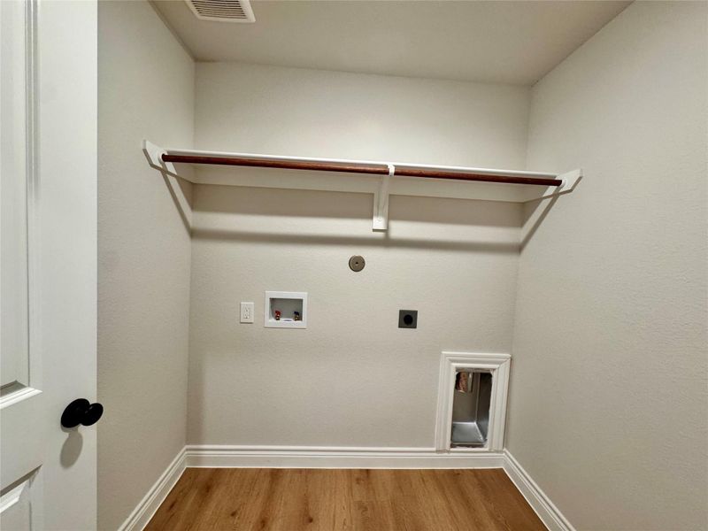 Spacious, unfurnished interior of a new home in Lexington Heights, Willis (Image 20).