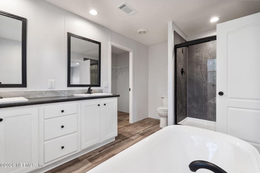 Furnished interior view inside a new home in , Hawthorne (Image 28).