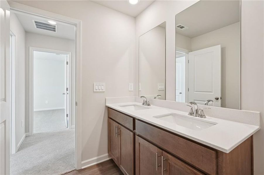 Furnished interior view inside a new home in Ivey Township, Dallas (Image 15).