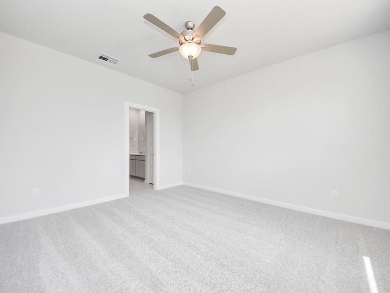Spacious, unfurnished interior of a new home in Spring Branch Crossing, Conroe (Image 21).