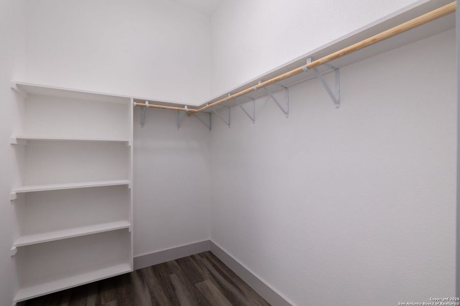 Spacious, unfurnished interior of a new home in , Fischer (Image 30).