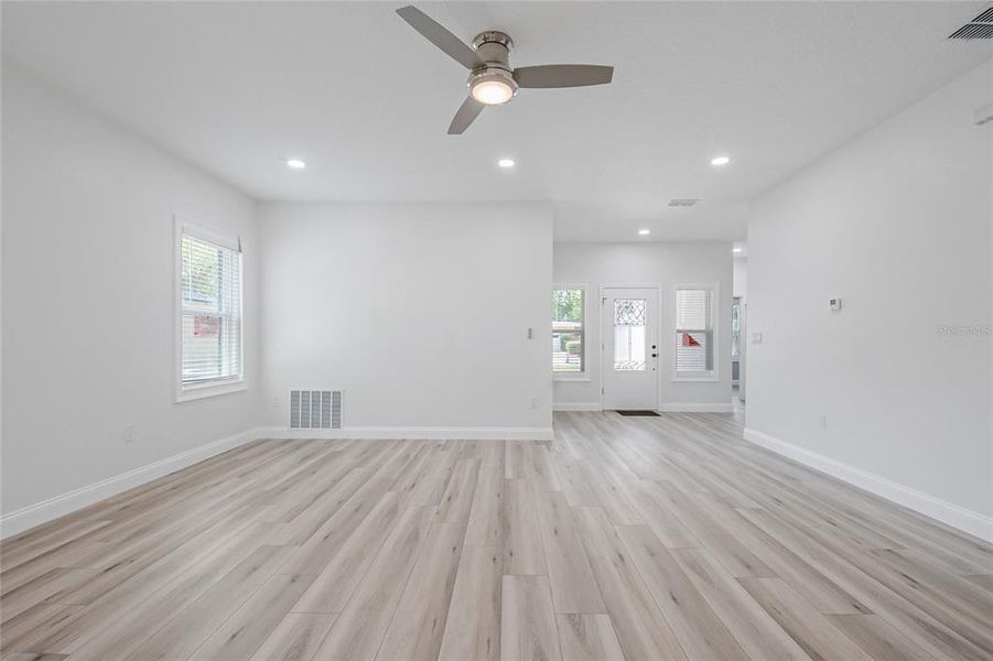 Spacious, unfurnished interior of a new home in , Daytona Beach (Image 23).