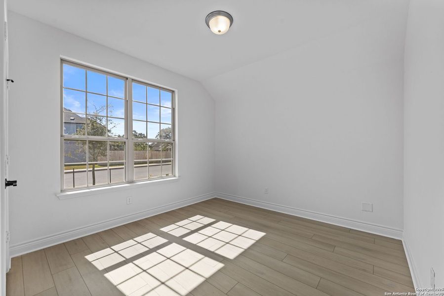 Spacious, unfurnished interior of a new home in Davis Ranch, San Antonio (Image 25).