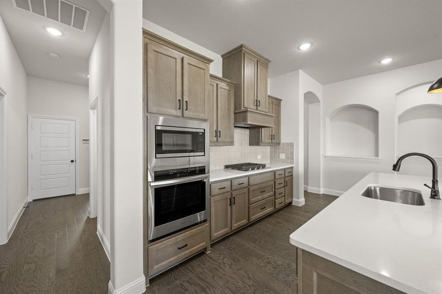 209 Pine Leaf- Kitchen-4