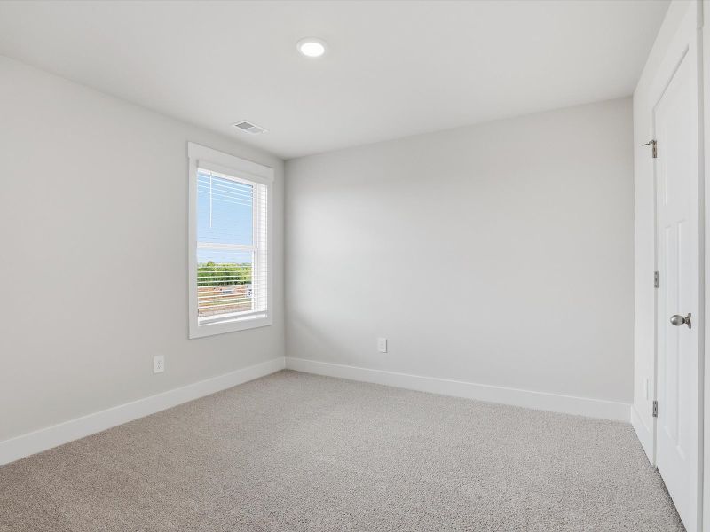 Spacious, unfurnished interior of a new home in Ashby Woods, Boiling Springs (Image 17).