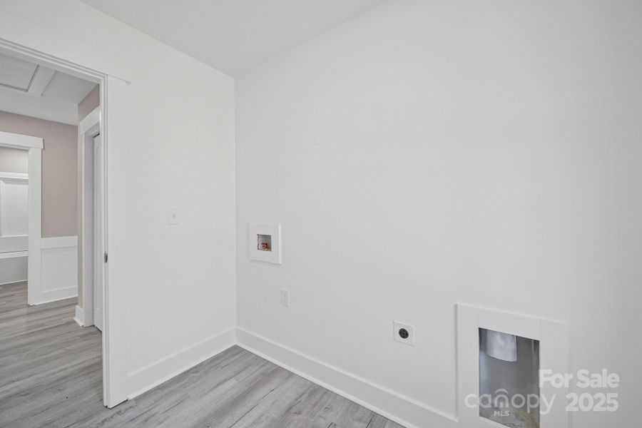 Spacious, unfurnished interior of a new home in , Peachland (Image 29).