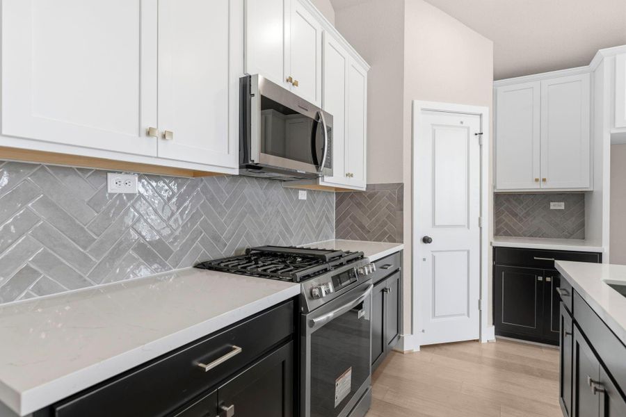 Furnished interior view inside a new home in Meridiana 40', 65', Iowa Colony (Image 13). Furnished interior view inside a new home in Meridiana 40', 65', Iowa Colony (Image 13).