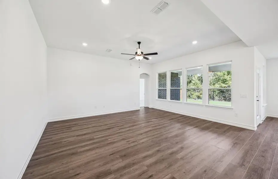 Bright and inviting gathering room perfect for entertaining Bright and inviting gathering room perfect for entertaining