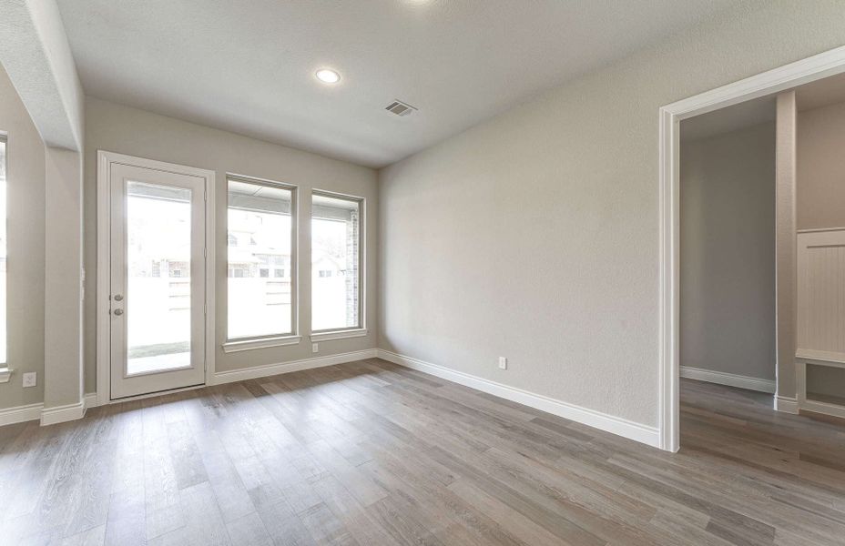 Spacious, unfurnished interior of a new home in Artavia 70′, Conroe (Image 26).