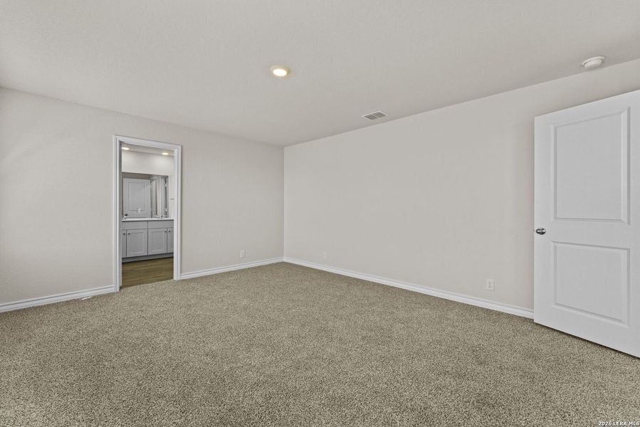 Spacious, unfurnished interior of a new home in Stonehill, San Antonio (Image 9). Spacious, unfurnished interior of a new home in Stonehill, San Antonio (Image 9).