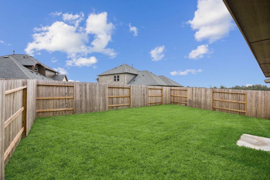 Exterior details and patio area of a home in Saint Tropez, Huffman (Image 3).