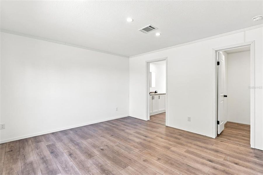 Spacious, unfurnished interior of a new home in , Okeechobee (Image 13).