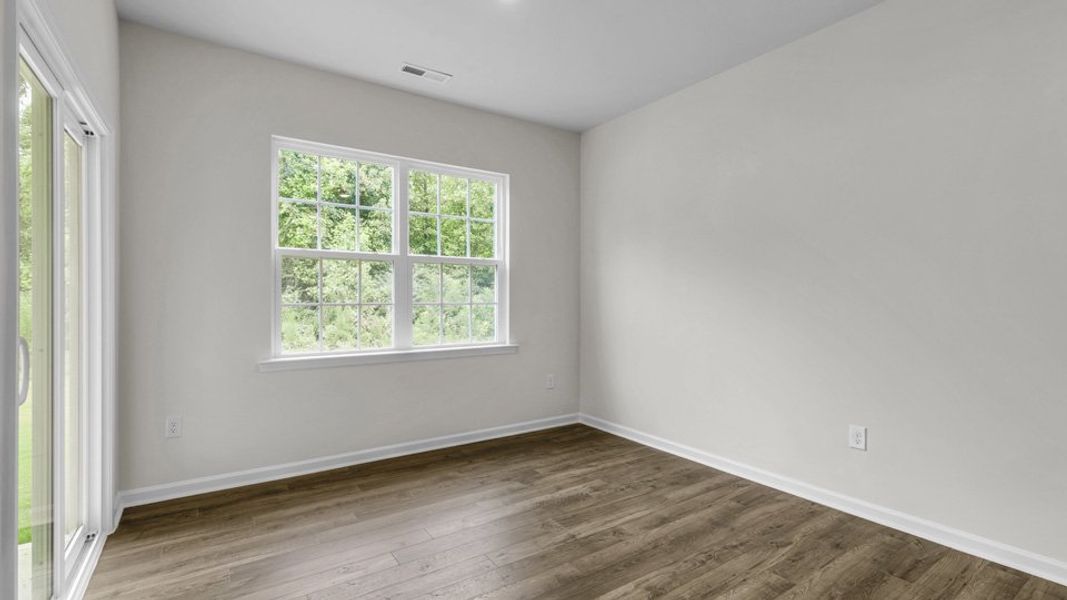 Spacious, unfurnished interior of a new home in Cross Creek, Spring Lake (Image 15).