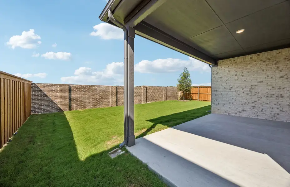 Exterior details and patio area of a home in Highland Lakes, McKinney (Image 3).