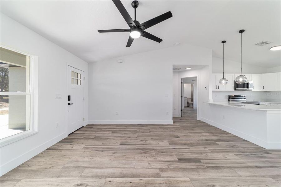 Spacious, unfurnished interior of a new home in , Dunnellon (Image 22).