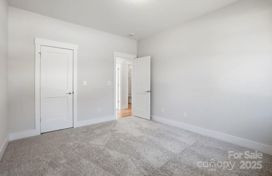 Spacious, unfurnished interior of a new home in Rone Creek, Waxhaw (Image 26).
