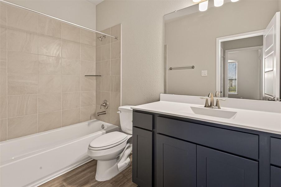Furnished interior view inside a new home in Lago Mar, Texas City (Image 6).