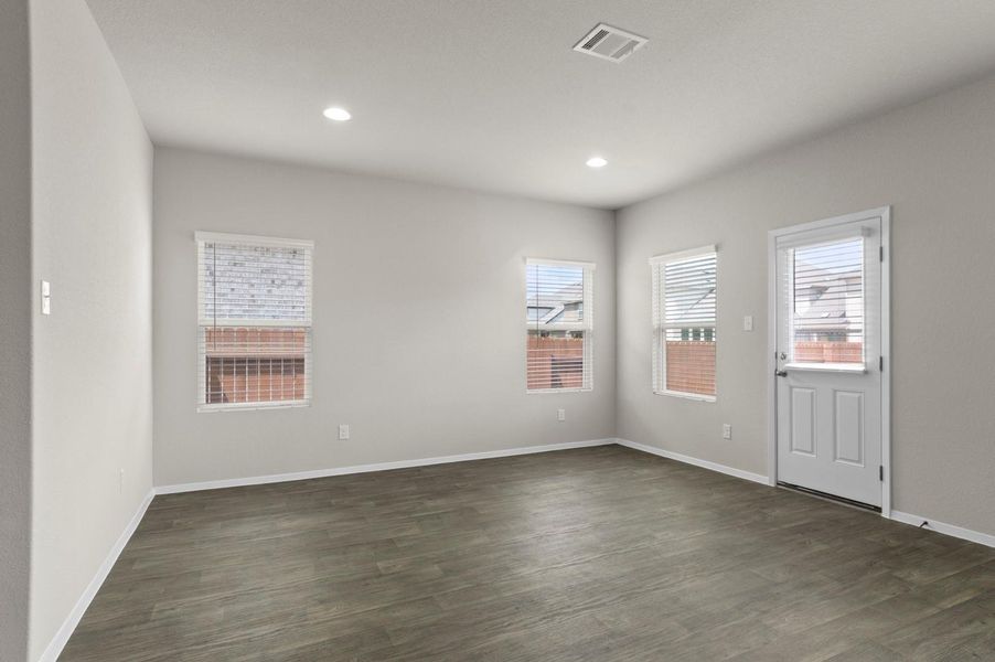 Spacious, unfurnished interior of a new home in Oaks at San Gabriel, Georgetown (Image 26).