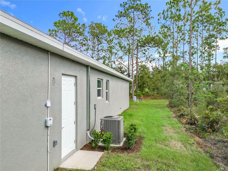 Exterior details and patio area of a home in , Brooksville (Image 2).