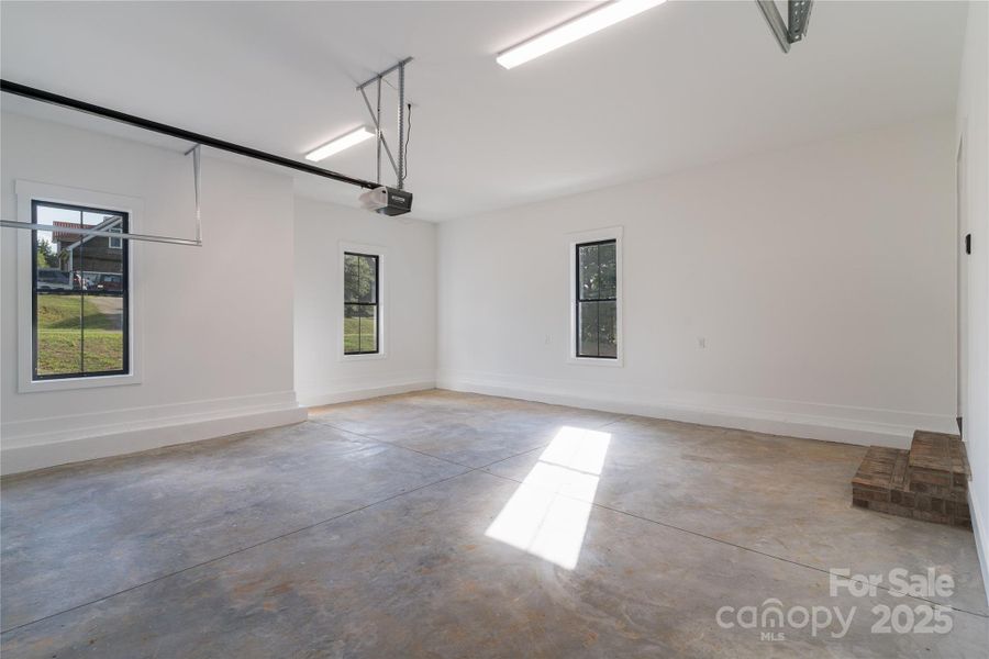 Spacious, unfurnished interior of a new home in , Maiden (Image 18).
