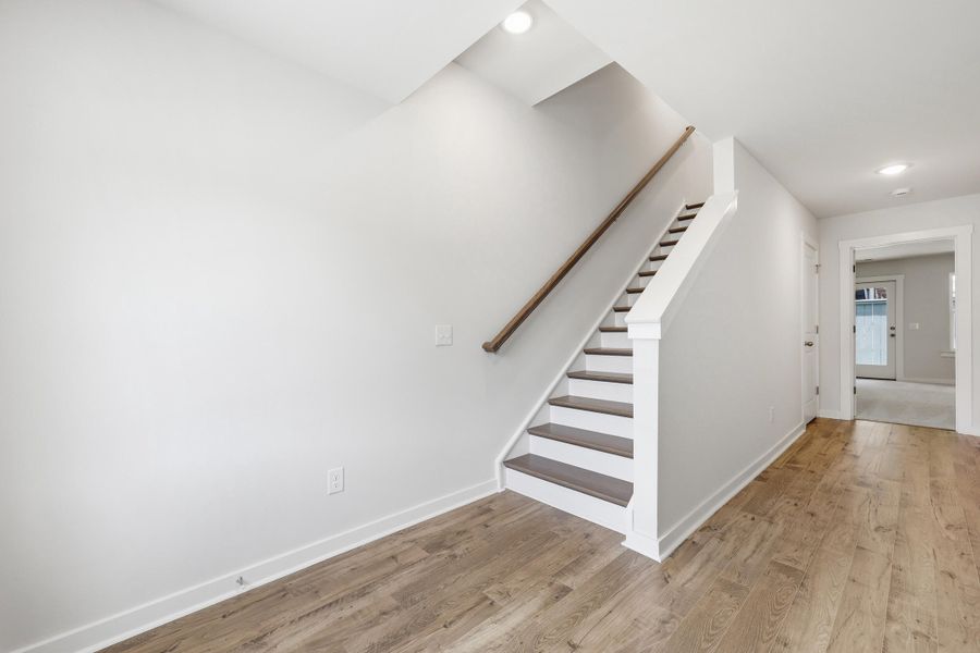 Spacious, unfurnished interior of a new home in Rhetts Cove, Johns Island (Image 12).