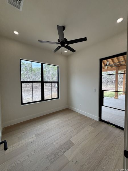 Spacious, unfurnished interior of a new home in , Boerne (Image 14).