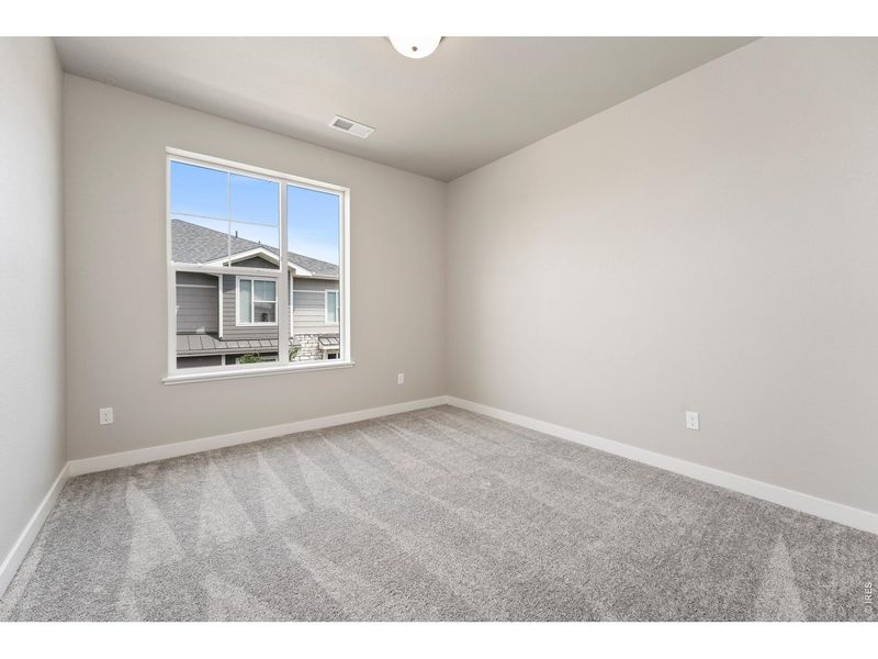 Spacious, unfurnished interior of a new home in The Lakes at Centerra, Loveland (Image 13).