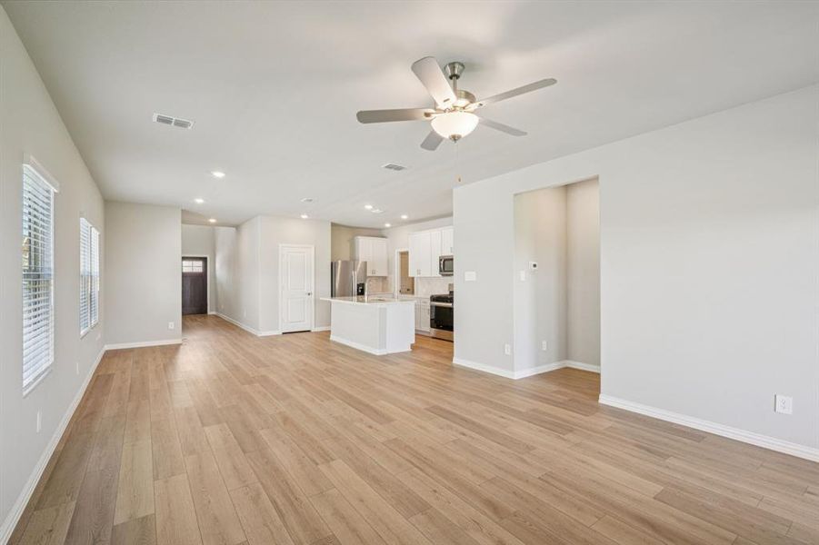 Photo is not of the actual home, but is an inspirational photo of builder’s model home and may depict options, furnishings, and/or decorator features that are not included. Photo is not of the actual home, but is an inspirational photo of builder’s model home and may depict options, furnishings, and/or decorator features that are not included.