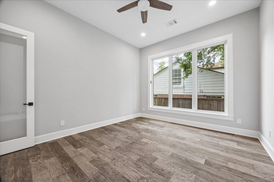 Spacious, unfurnished interior of a new home in , Houston (Image 34).