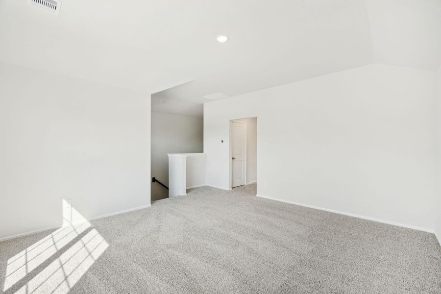 Spacious, unfurnished interior of a new home in Saint Tropez, Huffman (Image 12).