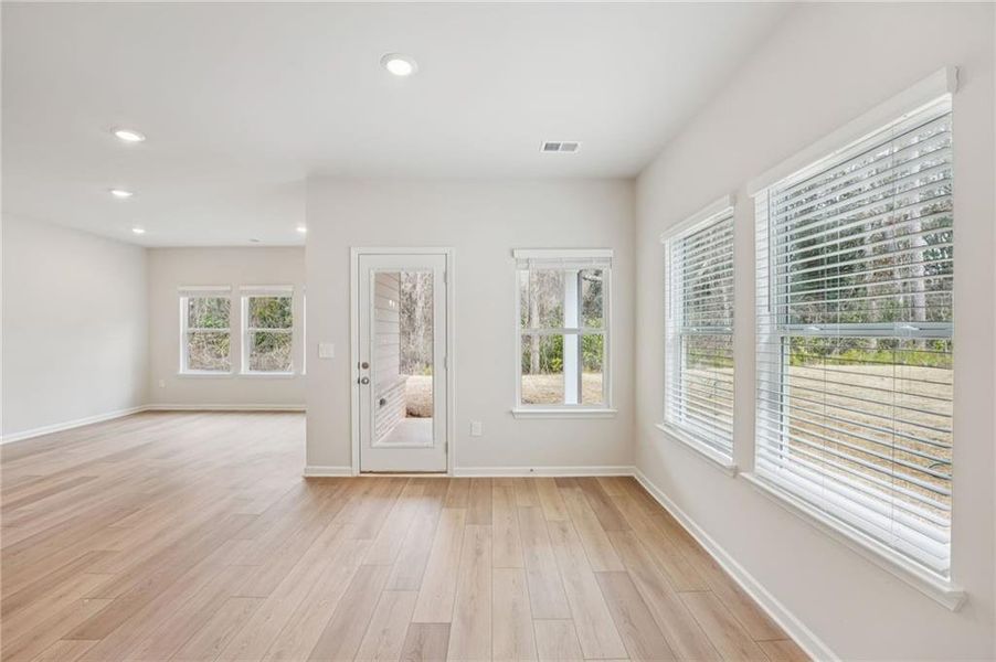 Spacious, unfurnished interior of a new home in Westmont Preserve, Powder Springs (Image 23).
