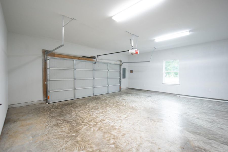 Spacious, unfurnished interior of a new home in , Dayton (Image 36).