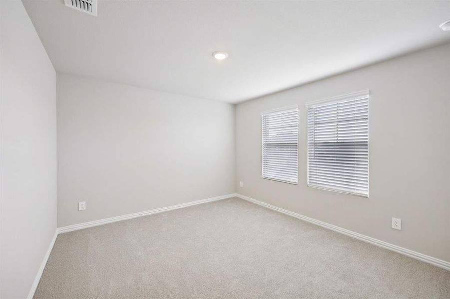 Spacious, unfurnished interior of a new home in Stonehaven, Seagoville (Image 33).