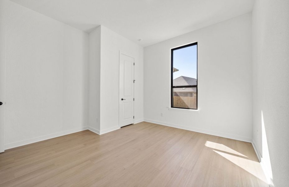 Spacious, unfurnished interior of a new home in 6 Creeks, Kyle (Image 37).