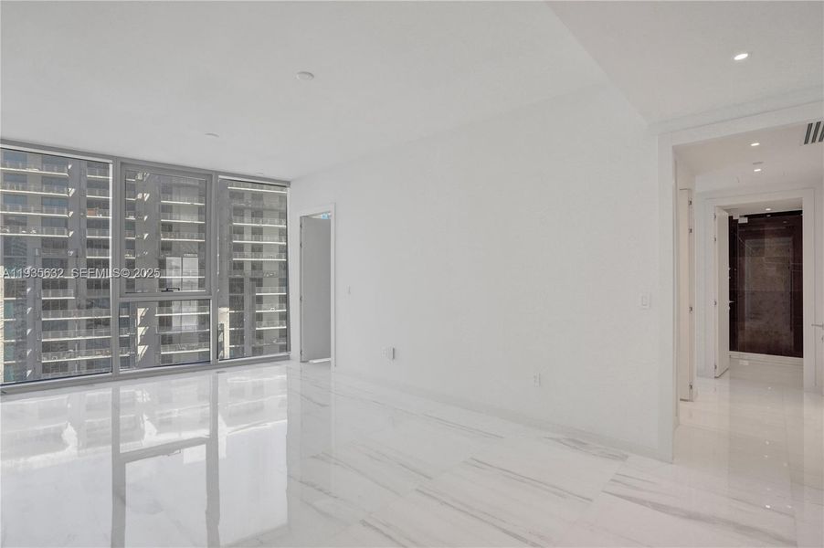 Spacious, unfurnished interior of a new home in , Miami (Image 39).