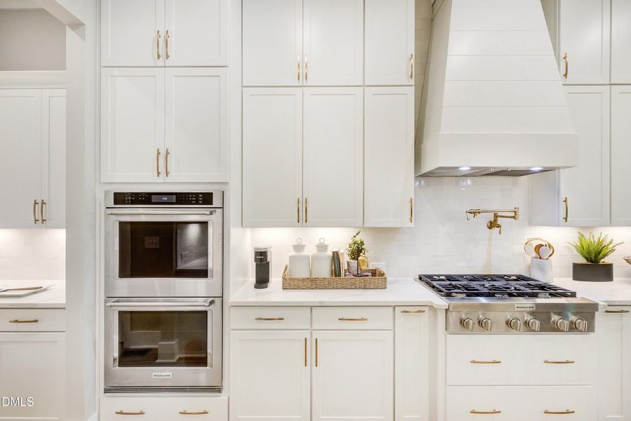 CRBT-0099-00_Ballentine E_Kitchen10