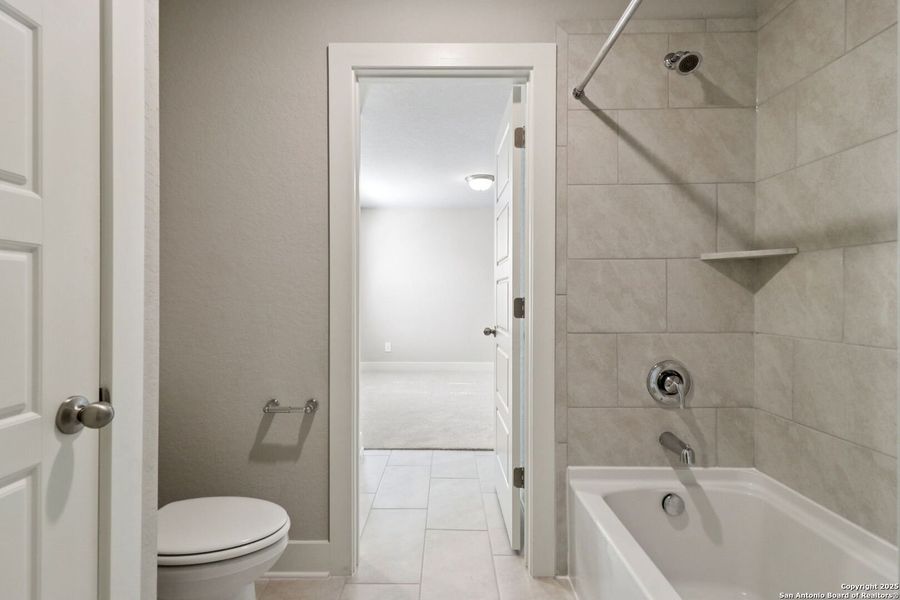 Image 48 of a home in Thomas Pond. Image 48 of a home in Thomas Pond.