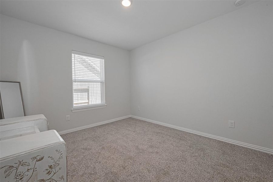 Image 19 of a home in Oakwood Estates.