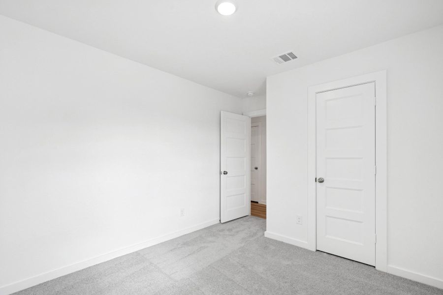 Spacious, unfurnished interior of a new home in Indian Springs, Crosby (Image 24).