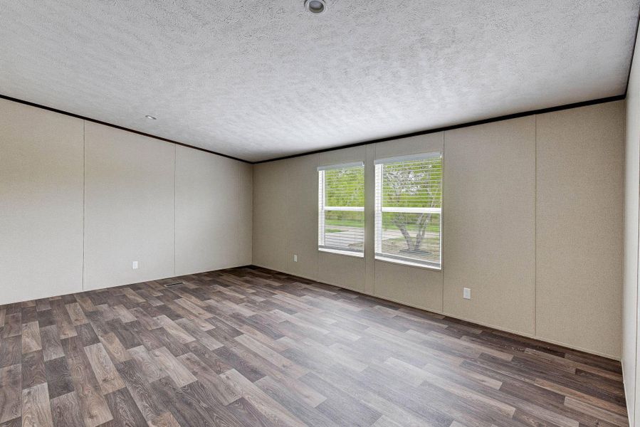 Spacious, unfurnished interior of a new home in , Santa Fe (Image 36).