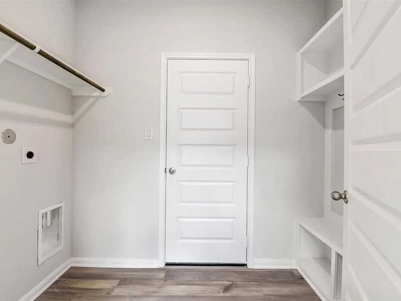 Spacious, unfurnished interior of a new home in Caney Creek Place, Conroe (Image 37).